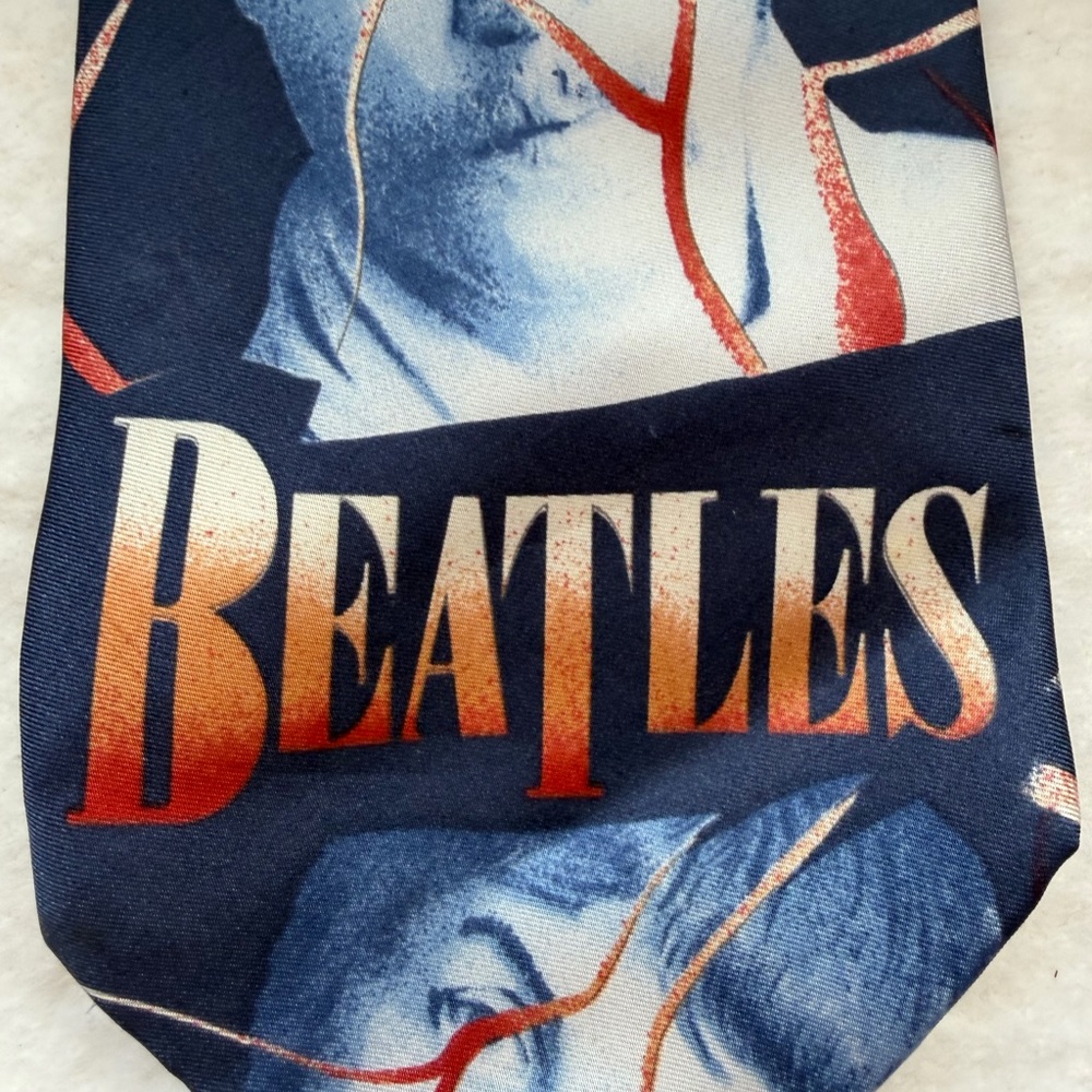 Vintage Beatles Silk Tie with Blue and Red Design - Picture 12 of 13
